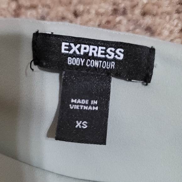 EXPRESS Body Contour Mint Green Silky Top - Picture 2 of 3